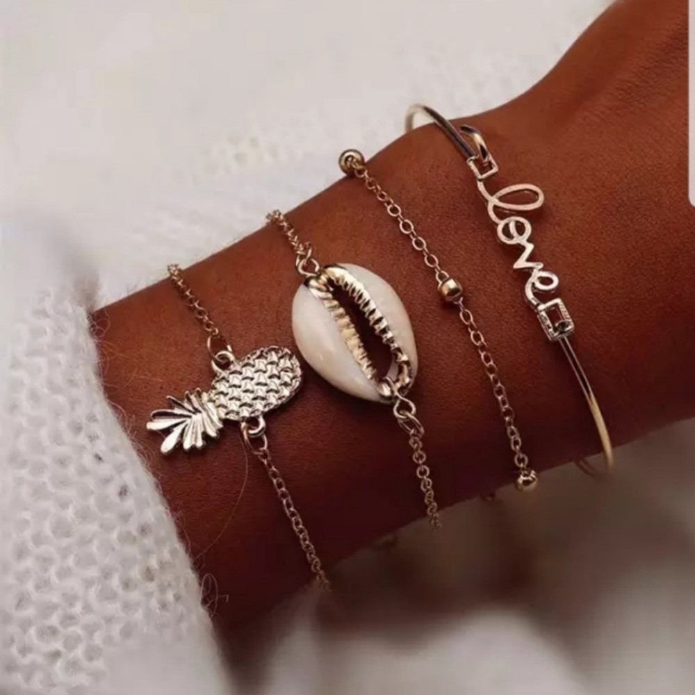 🍍🐚Seashell & Pineapple Bracelet Set